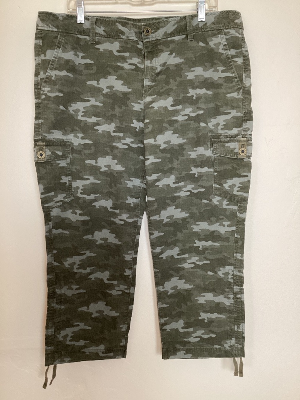 Eddie Bauer 14 Camo Capri Cargo rip stop cotton spandex summer athleisure casual